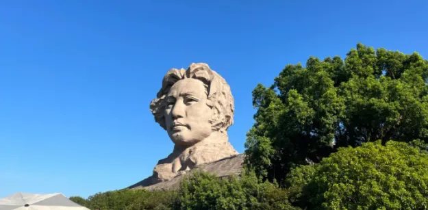以下哪个地方因盛产柑橘而得名,被称为
