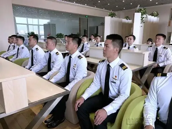 蚂蚁新村1月18日答案2025-以下哪种职业被称为航班上的隐形卫士